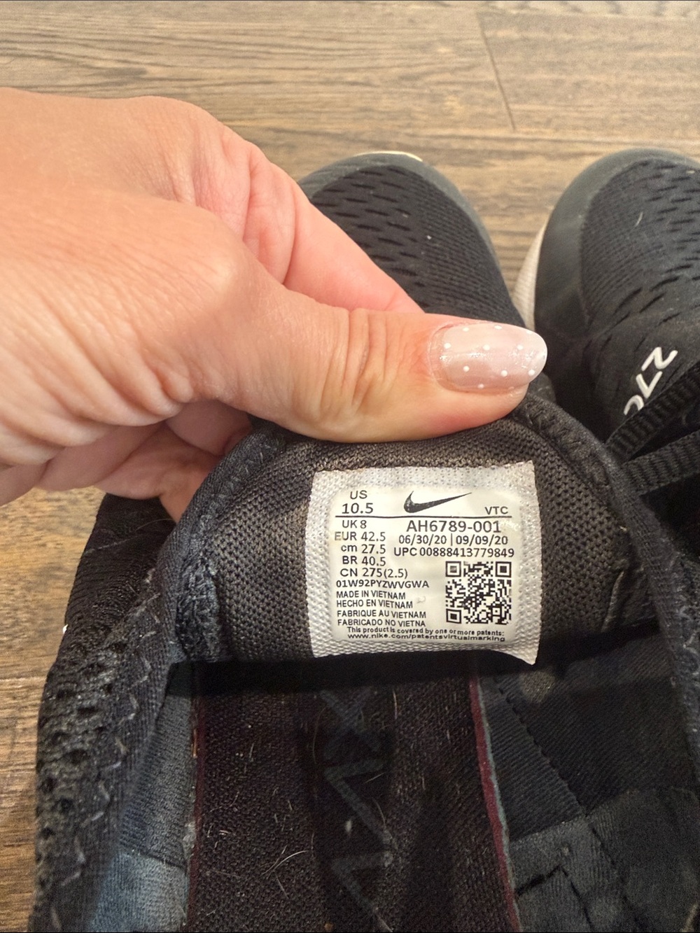Nike Air Max 270 Women’s Black with White Accents Sneakers - Picture 8 of 8